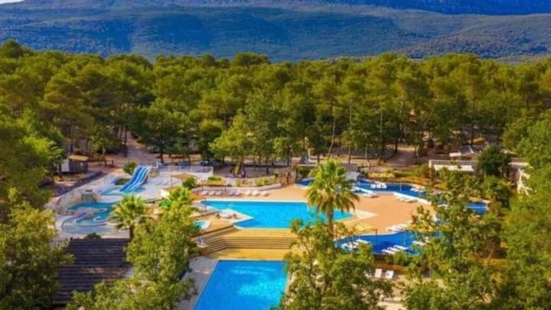 Bungalow Confortable A Nans-Les-Pins Avec Piscine Partagee